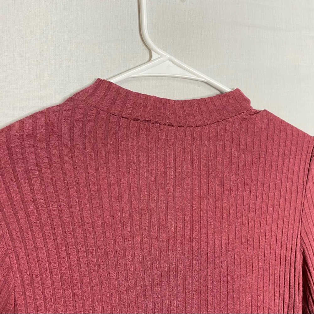 LOVE CHARM Ribbed Keyhole 3/4 Sleeve - Picture 8 of 8